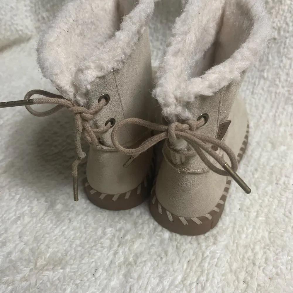 Mukluks leather suede khaki Ankle Boots back lace closure Faux fur lining SZ6.5